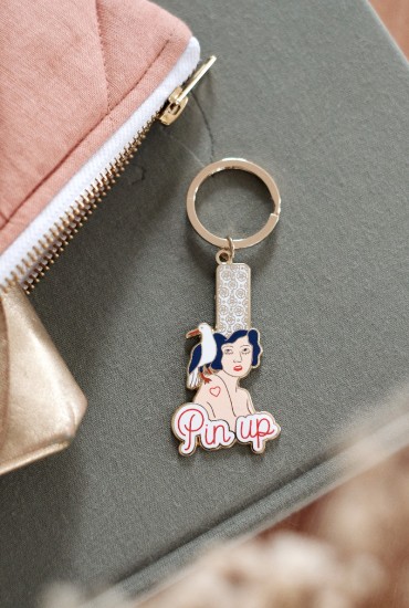 Porte-clés émaillé Pin Up