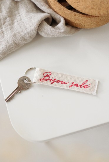 Porte-clés à message brodé Bisou salé