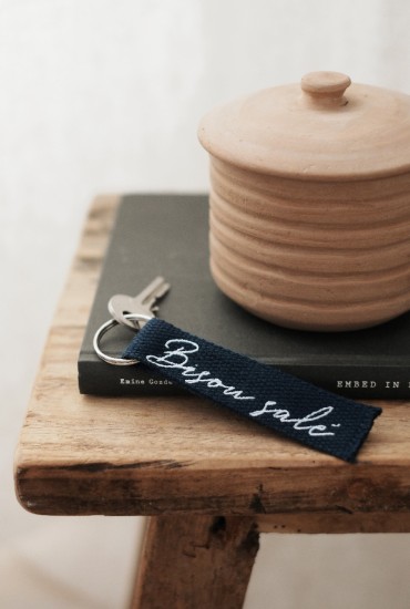 Porte-clés à message brodé Bisou salé