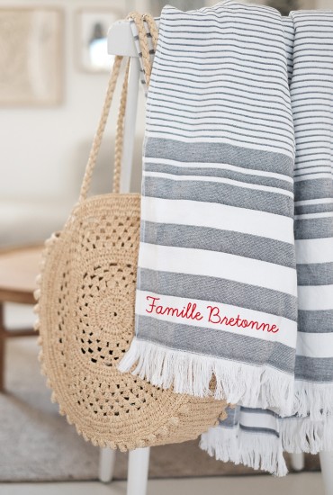 Fouta de plage brodée Famille bretonne