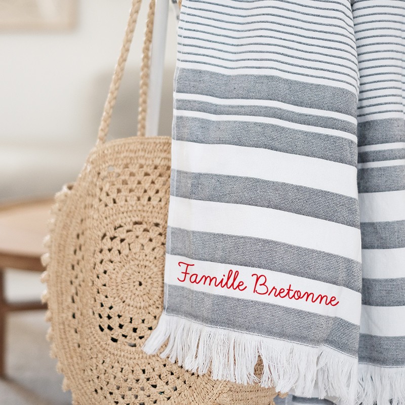 Fouta de plage brodée Famille bretonne