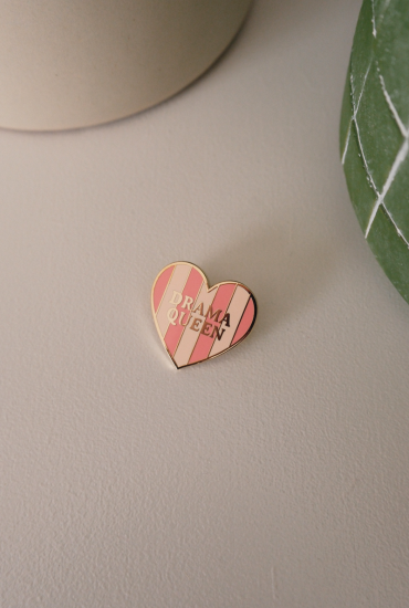Pin's Coeur rayé Drama Queen