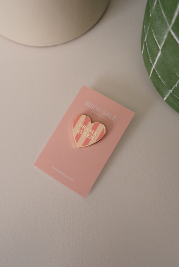 Pin's Coeur rayé Drama Queen