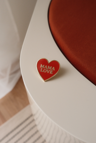 Pin's Coeur rouge Mama love