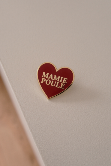 Pin's Coeur rouge Mamie poule