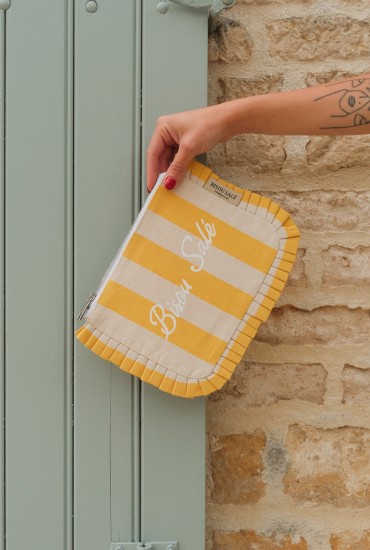 Pochette à volant rayée...