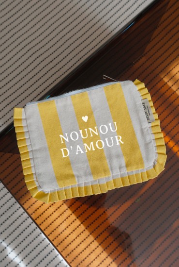 Pochette à volant rayée...