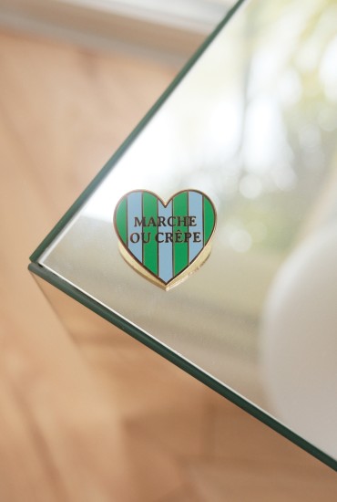 Pin's Coeur rayé Marche ou...