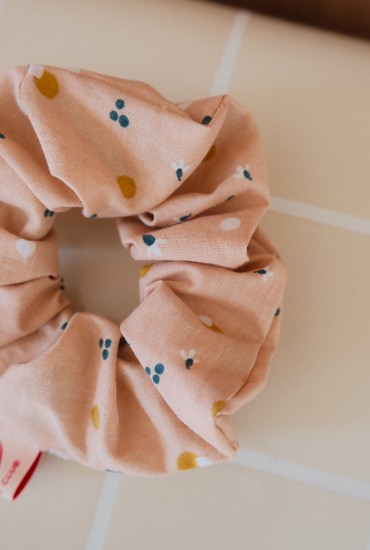 Chouchou rose pâle à motifs