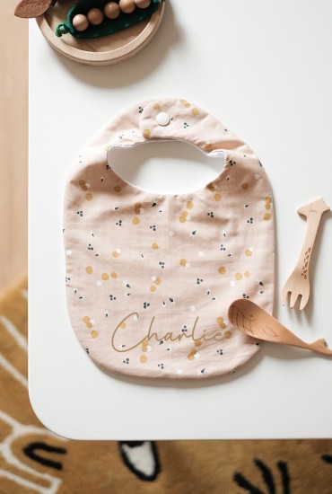 Bavoir motifs Rose pâle - Personnalisable