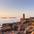 Phare de Ploumanach et coucher de soleil sur la mer